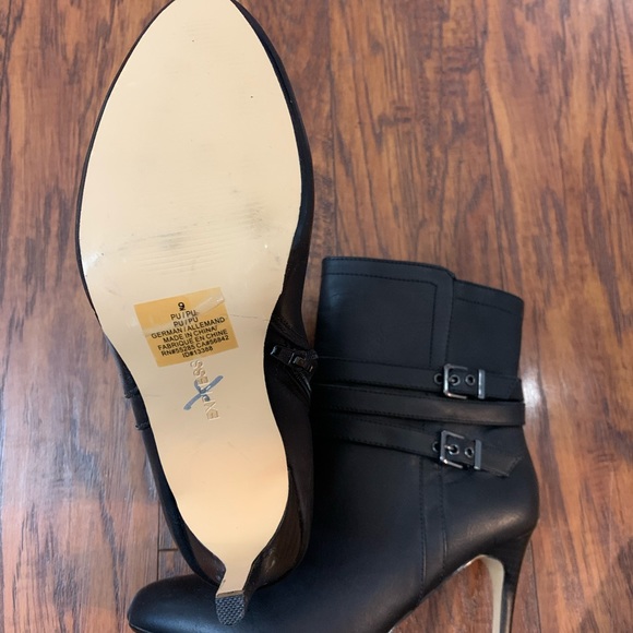 Express Booties - Picture 2 of 3